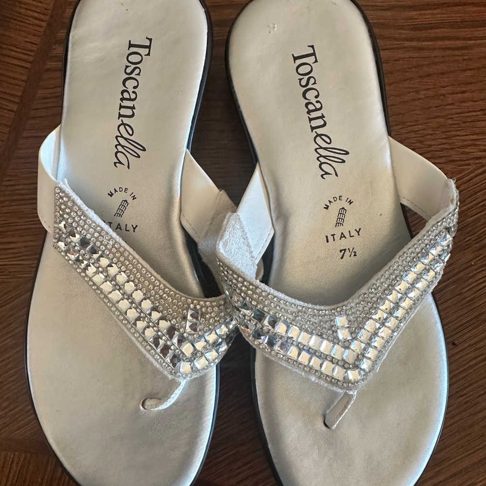 New York Transit Silver and White Sandals